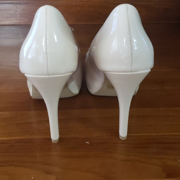Cream heels - Picture 3 of 5
